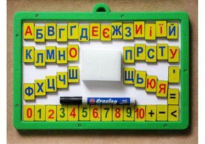 Магнітна дошка з набором магн. цифр, знаків і літер, губка, маркер Economix E81212