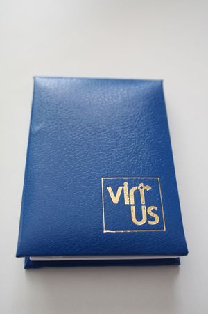 Блокнот Virtus тверда обкладинка позолотное тиснення папір на хольнитене 70 аркушів - Фото 1