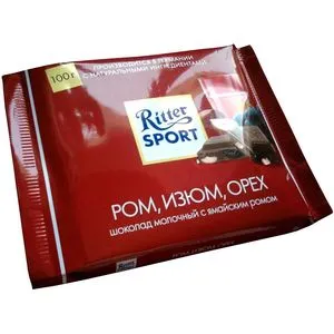 Шоколад молочный Ritter Sport с ромом, изюмом и орехом 100г 1029329