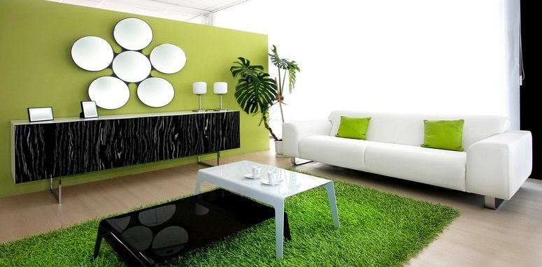 искусственная трава в доме в квартире