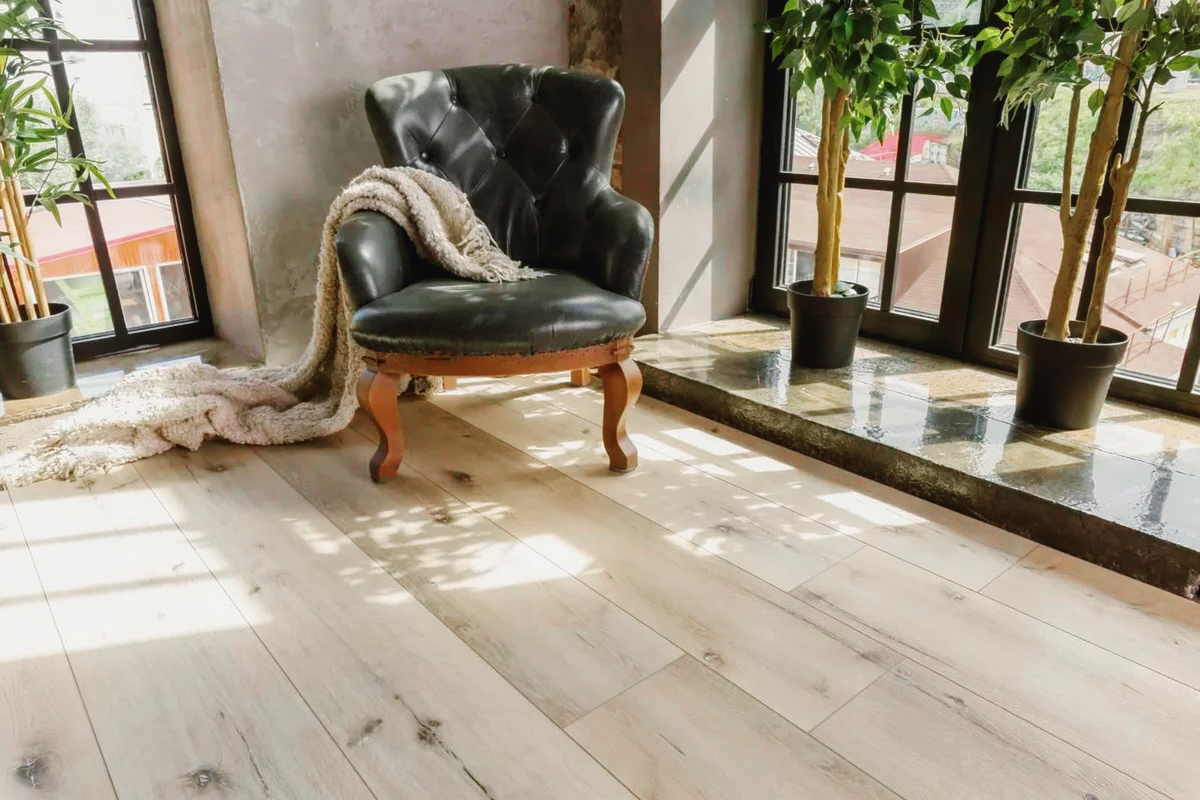 Как уложить пвх плитку на деревянный пол