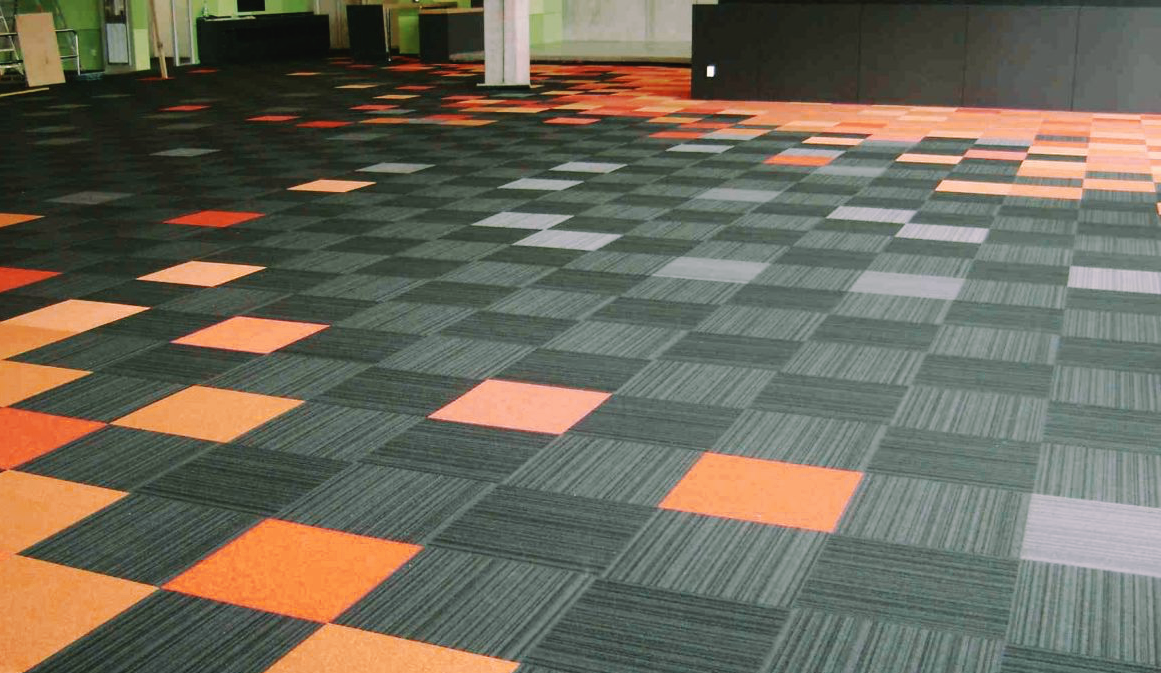 Коммерческая ковровая плитка в интерьере