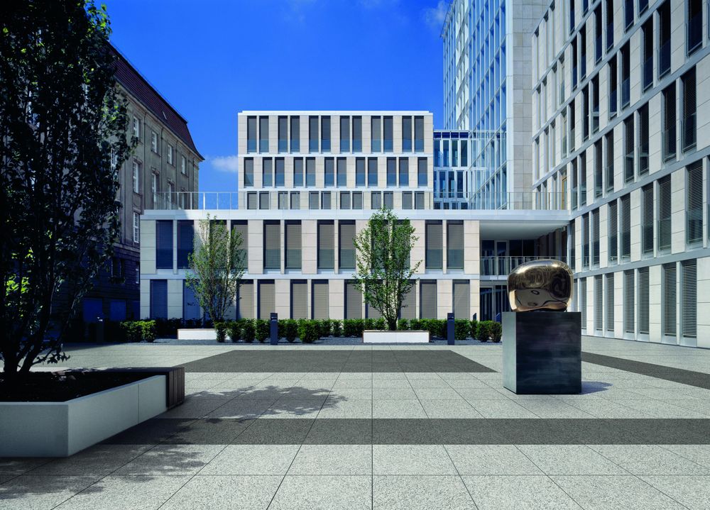 площадка с тратуарной плиткой