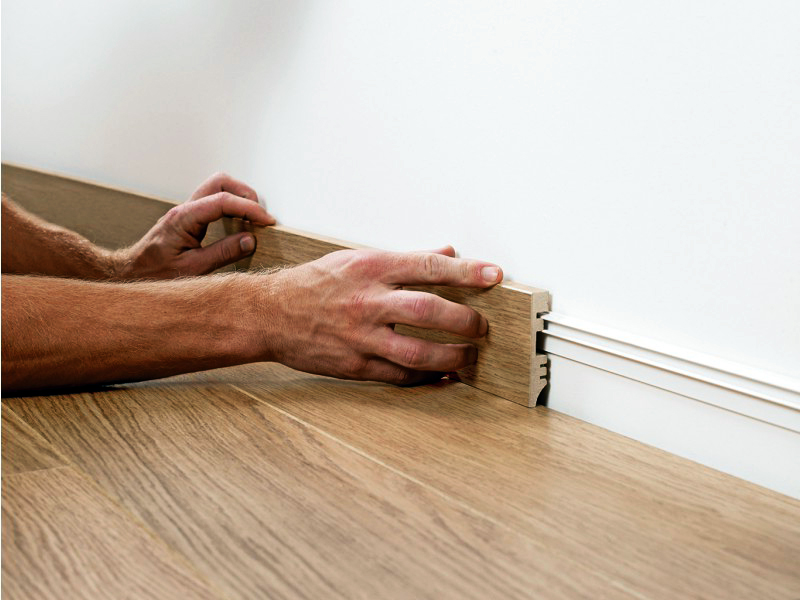 Установка напольного плинтуса